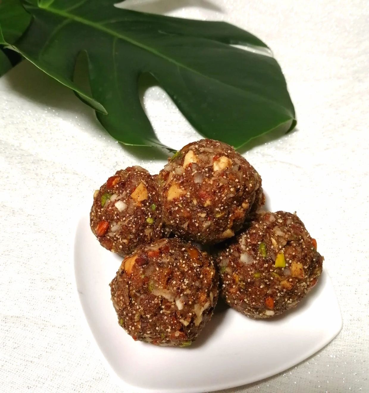 Postpartum Gondh Ladoo Mix 