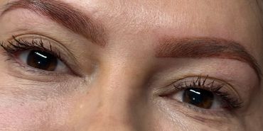 Micropigmentacion powder Brows 
Es una técnica realizada con máquina PMU que deposita el pigmento de