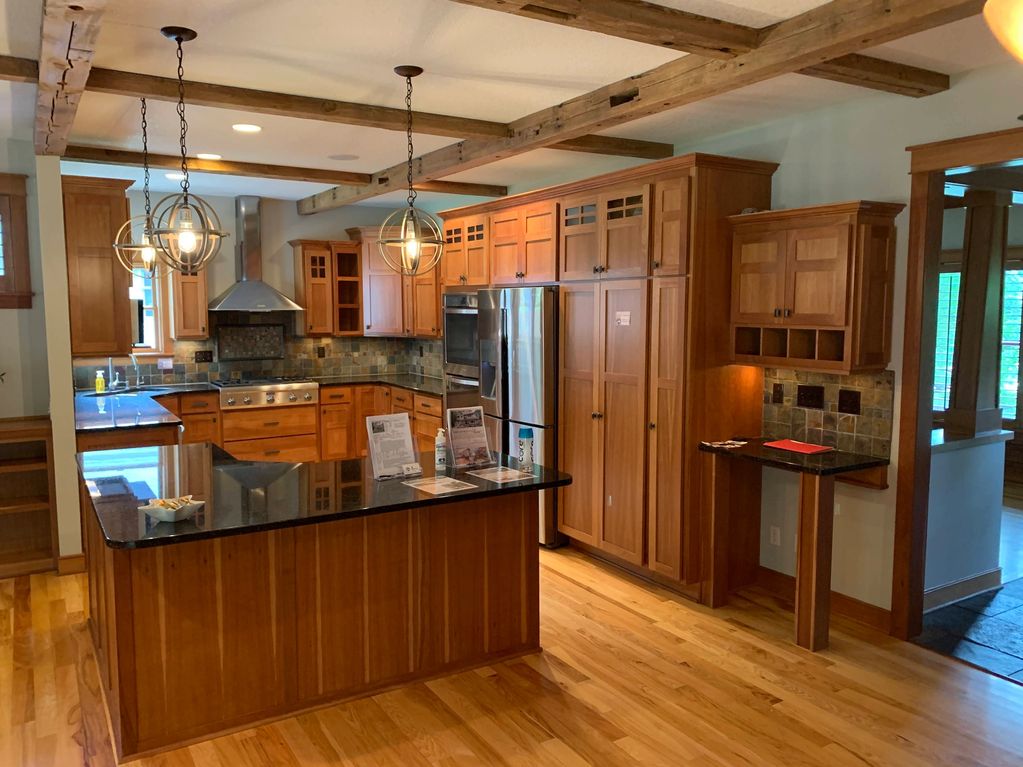 Kitchen Cabintery Before Refinishing