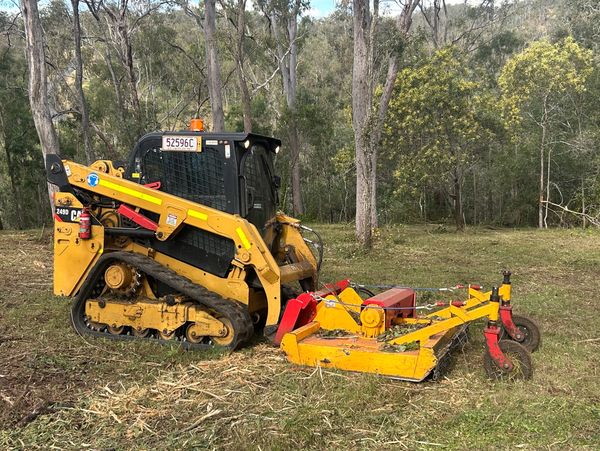 Mini excavator for residential projects
Compact track loader Brisbane
UEC Equipment Hire machinery