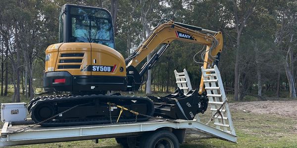 Mini excavator for residential projects
Compact track loader Brisbane
UEC Equipment Hire machinery
