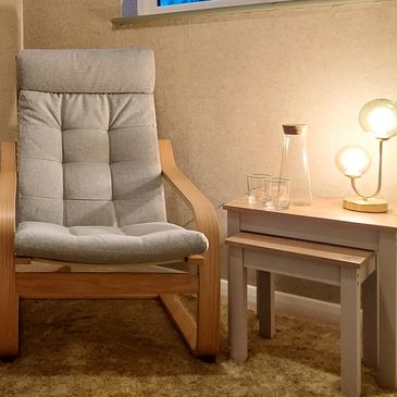 Comfortable therapy chair in cosy therapy room.
#hypnotherapy