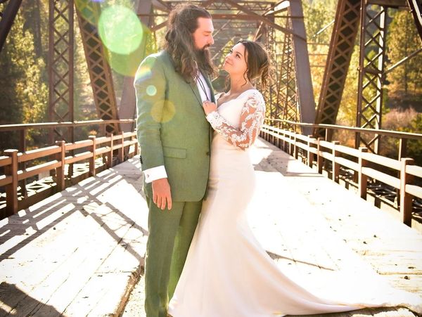 Blue Willow Bridal located near Asheville, Tennessee 
Venue https://www.whiteravenmontana.com/
