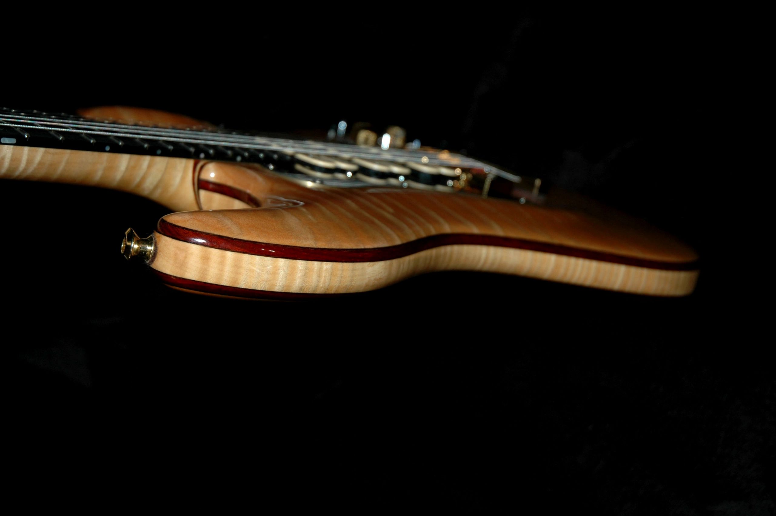 iocustomguitars.com