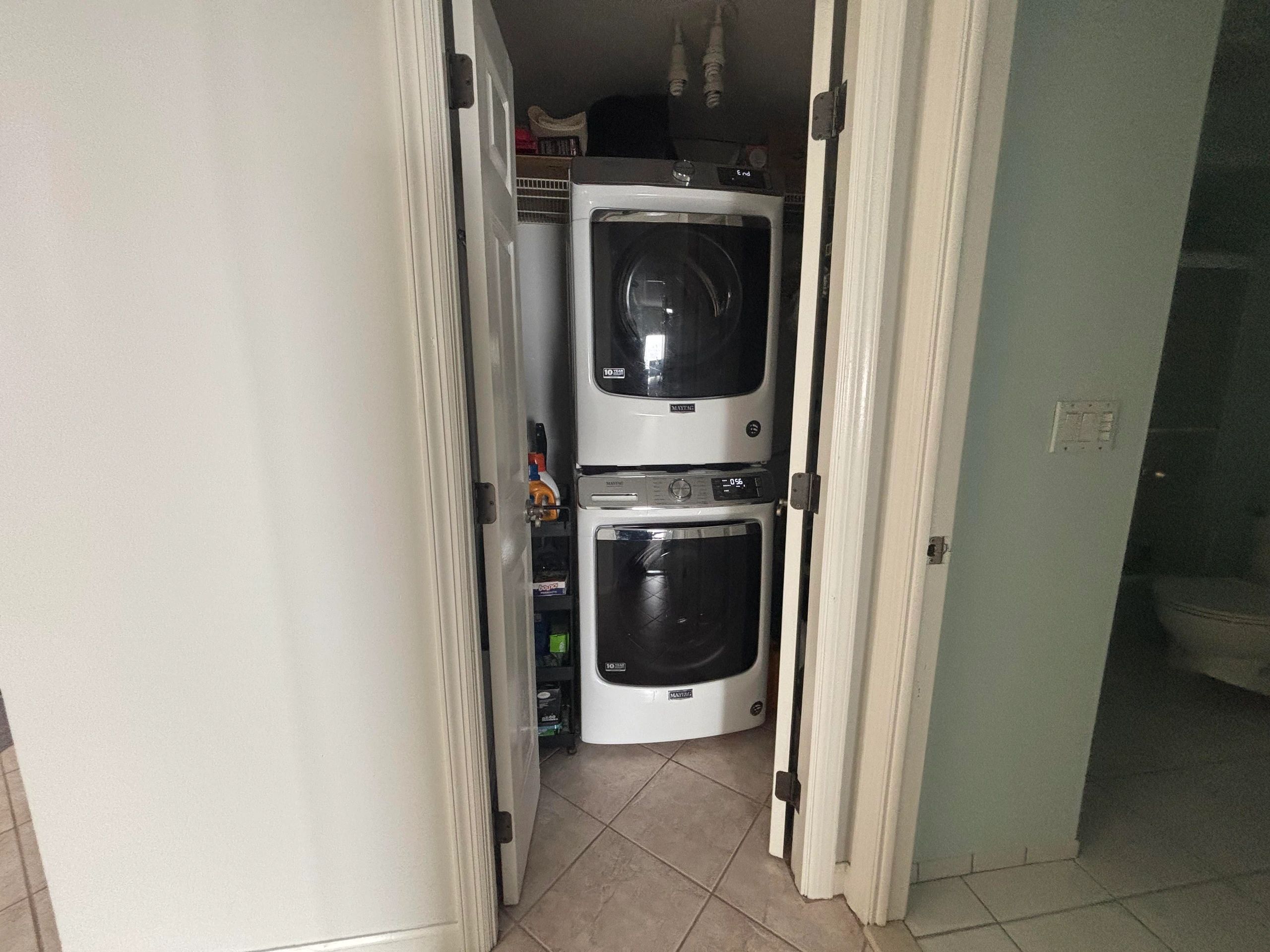 //img1.wsimg.com/isteam/ip/eb5c5bc6-c04f-499c-b0ee-dbca577c1c6c/washer%20dryer.jpg/:/rs=w:1300,h:800