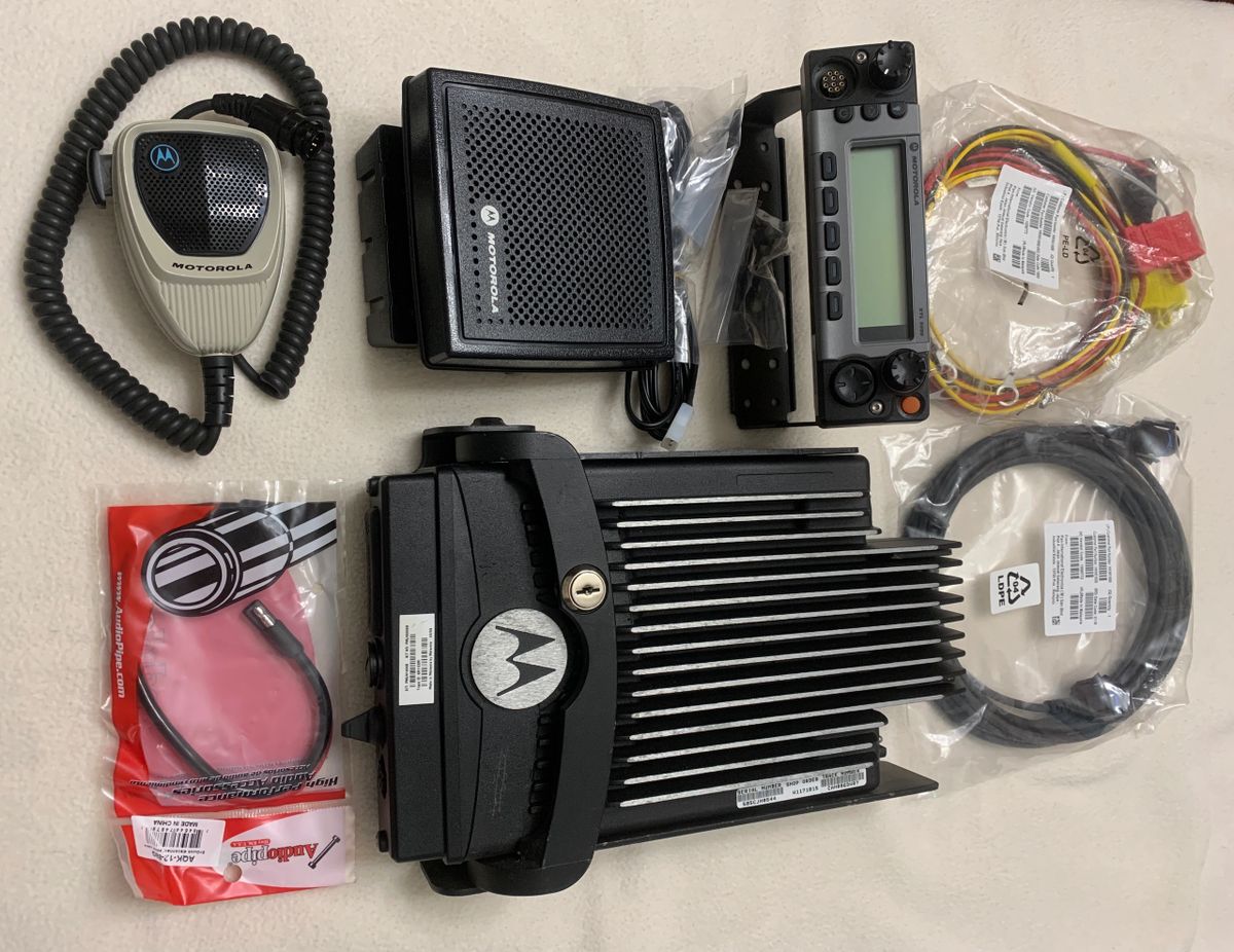 Motorola XTL5000 UHF 380-470 MHz High Power Remote Mount Mobile Radio