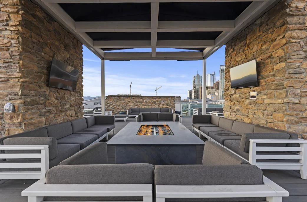 HOME [skylinehoteldenver.com]