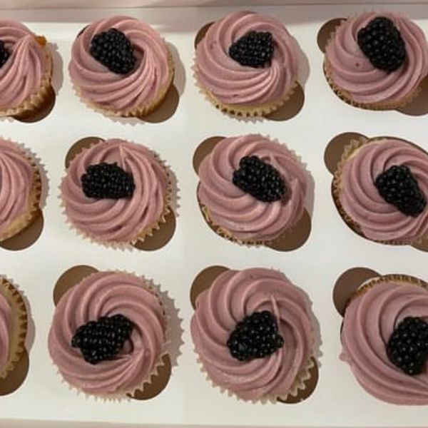 Blackberry Vanilla Cupcakes 