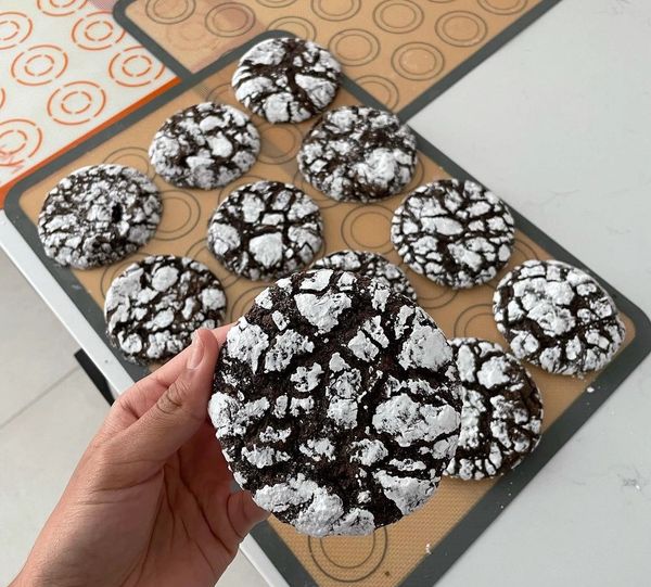 Chocolate Crinkle Cookies 