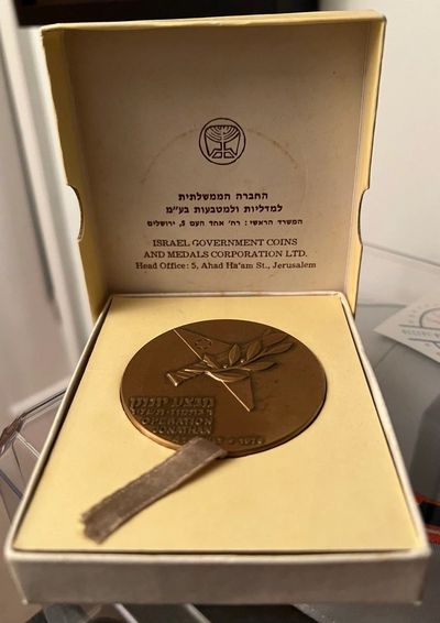 Rabbi receiving donations from a congregation