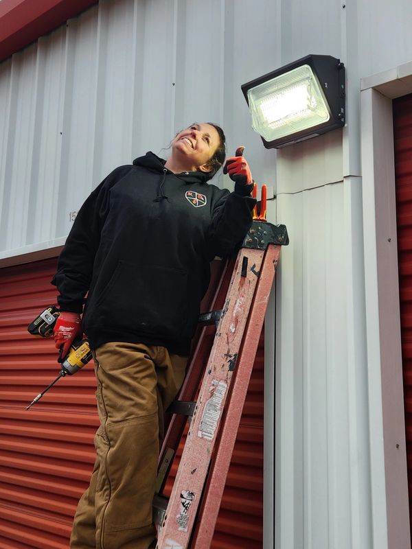 Kristin hanging a wallpack