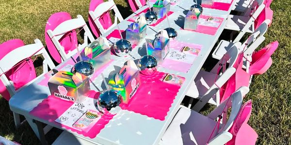 Kids table and chairs 