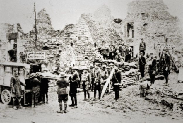 World War I scene with soldiers and ruins.