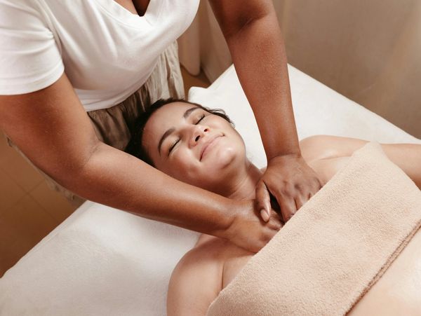 Massage Queens park 