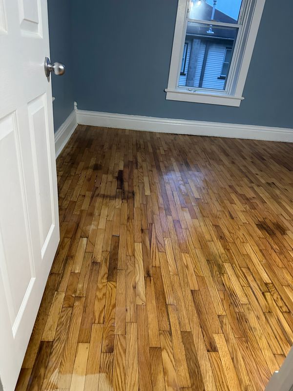 Stained and varnished floor | Proficiency Painting