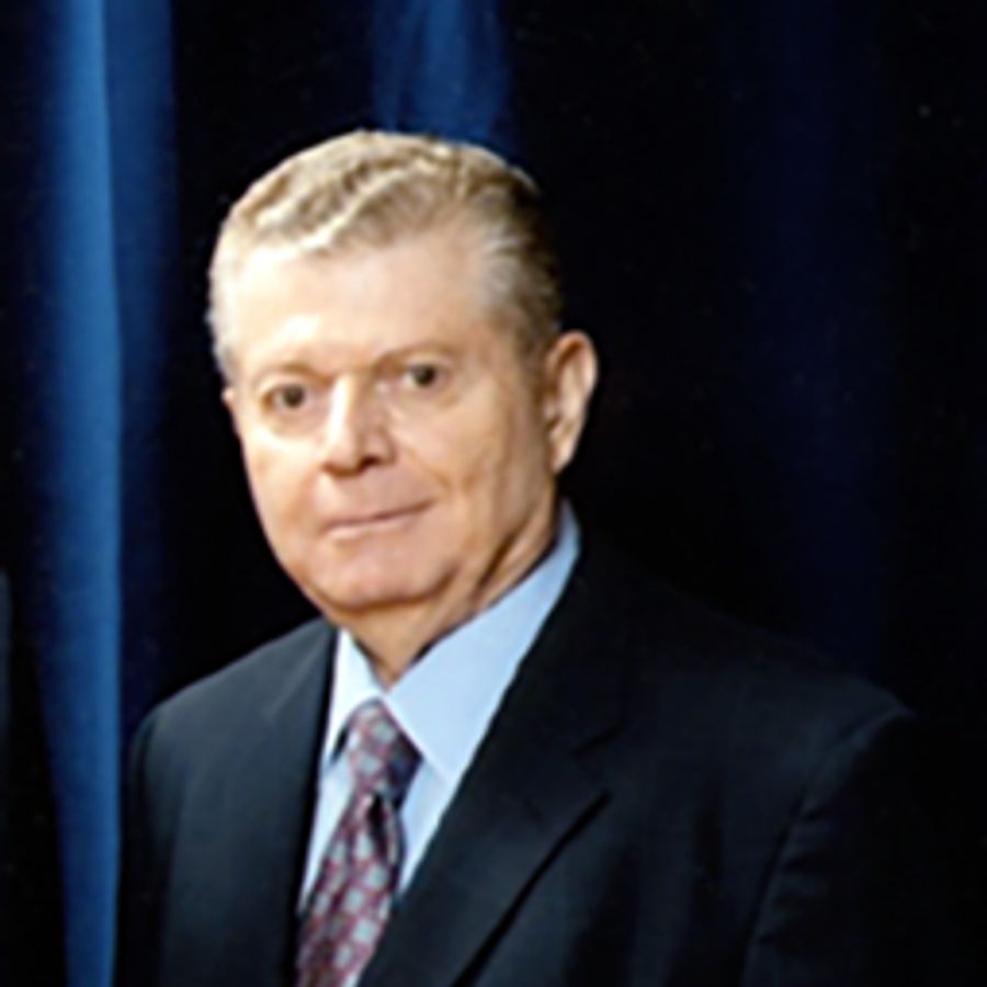 Portrait of Gil Amelio