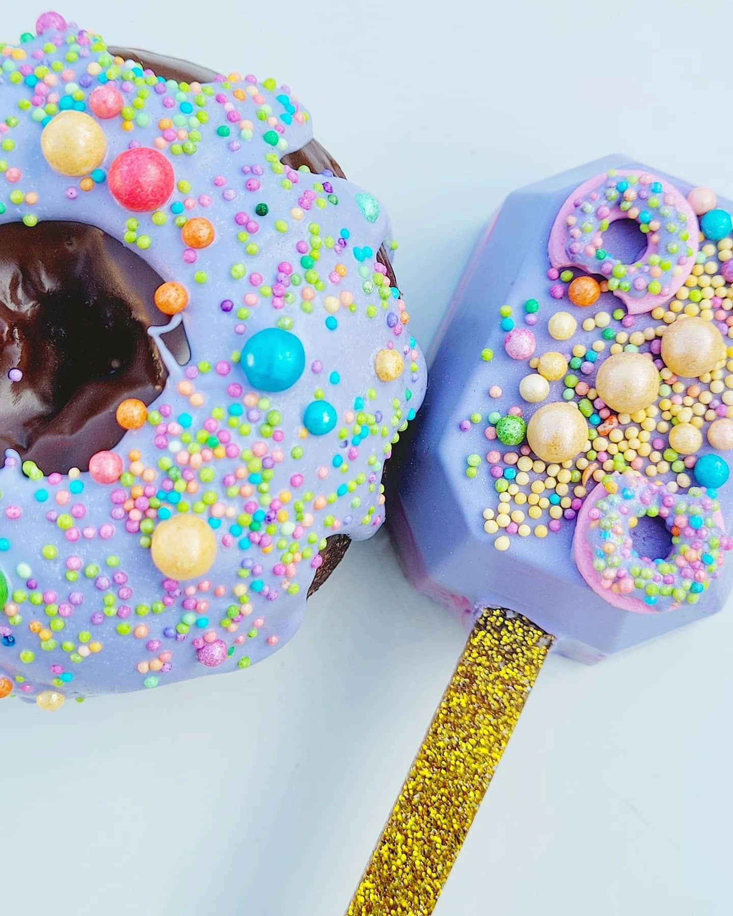 Custom Cakes, Cakesicles, Sugar Cookies Yellow Baking Delights