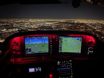 SR22 avionics, advanced aircraft cockpit, synthetic vision aviation, redundant flight systems