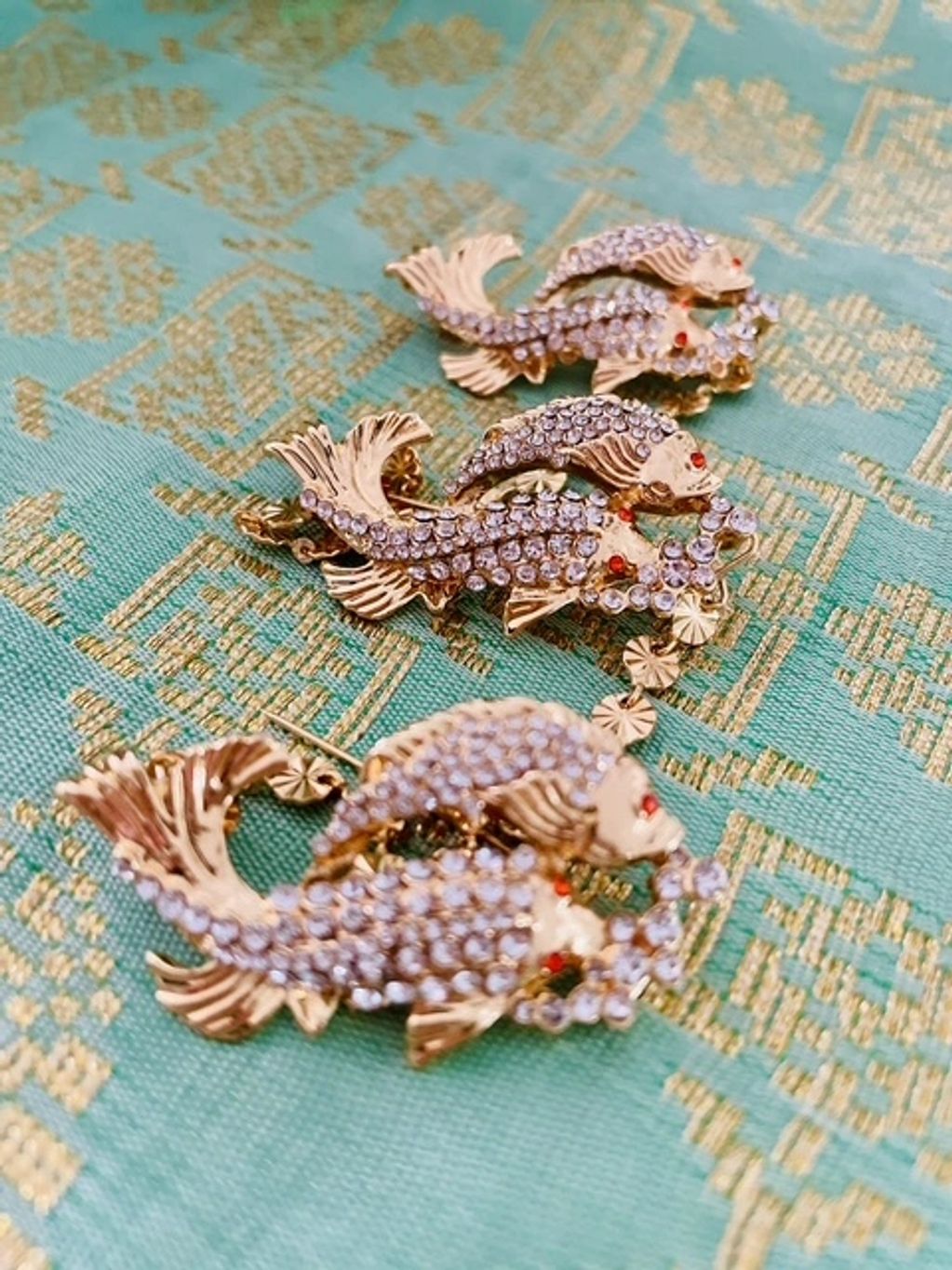 Twin Fishes. A pair of gold fishes symbolises marital happiness, harmony and prosperity. 
MYR100