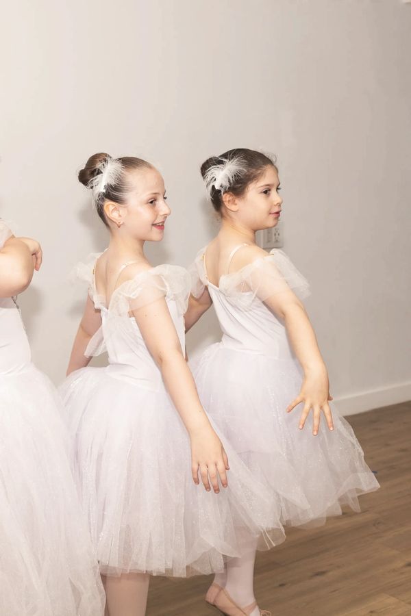 Ballet performance for girls, beginner dance class, dance studio, ballet recital brooklyn new york