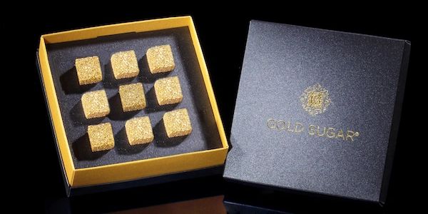 In the photo you can see a 9 pack of GOLD SUGAR. GOLD SUGAR are 24 carat gold-plated and edible suga