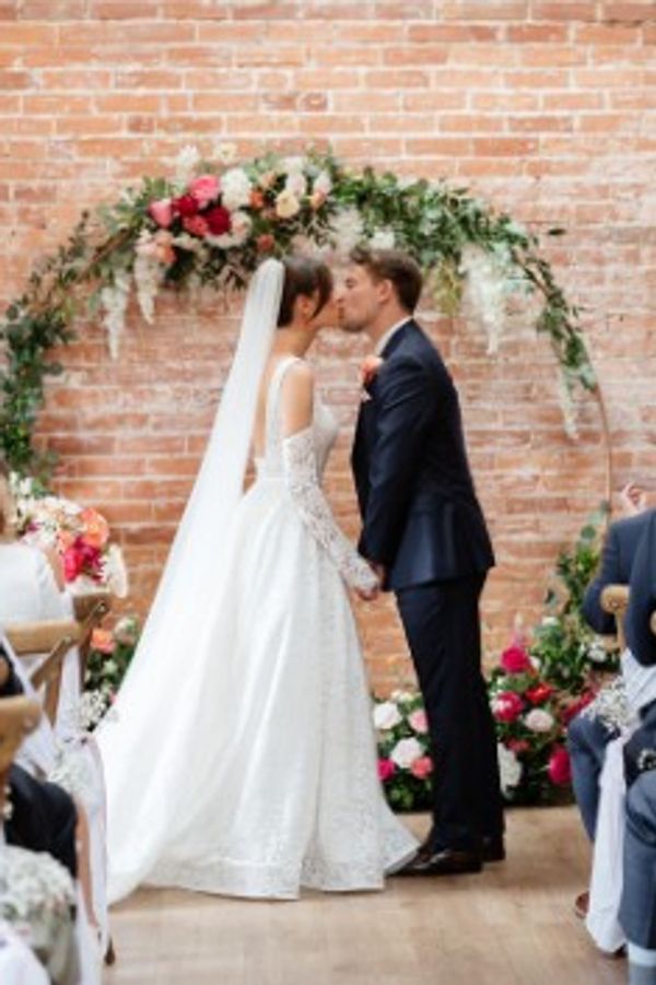 Abbots Court Rural retreat wedding