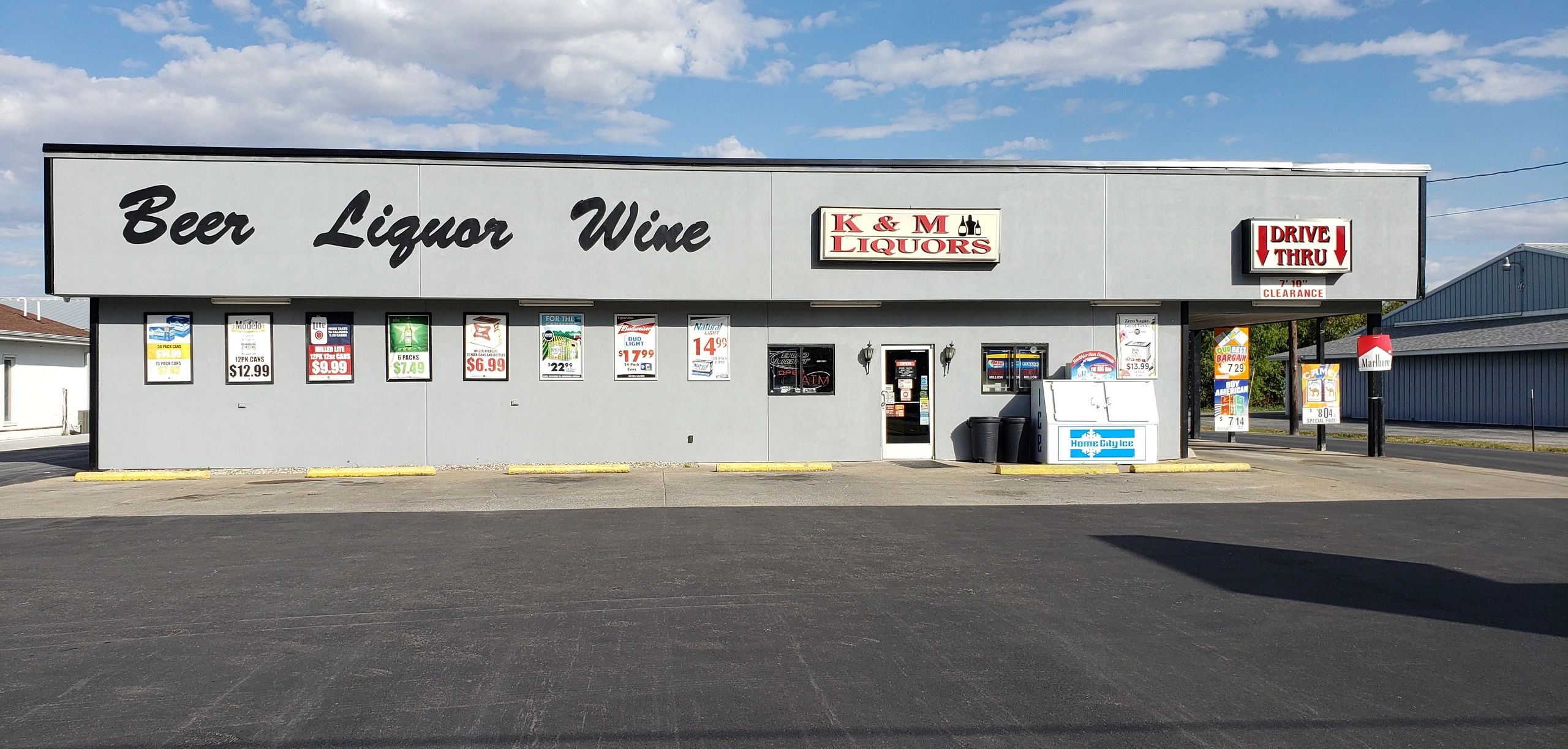 K & M Liquors Liquor Store Benton, Illinois