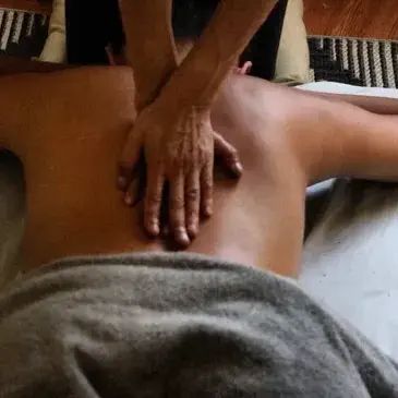 propiedad de YOGA MASSAGE THERAPY POLANCO CDMX
MASAJE AYURVEDICO CON YOGA
