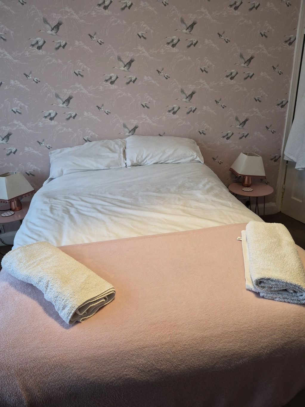 Large double room homefromhomestaymargate bed and breakfast Margate