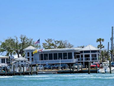 Crow’s Nest Restaurant and Tavern 