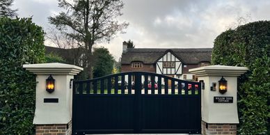 Driveway gate
electric gate service and maintenance across the UK, Gloucestershire & Bristol