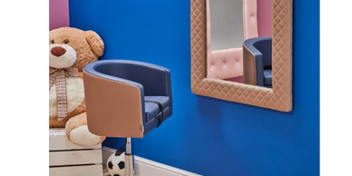 Salon chairs & styling mirrors for children.  All salon furniture to equip a kids salon.