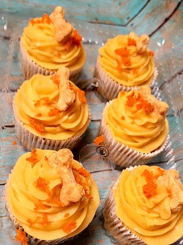 Mini "Pup" cakes made with organic, pureed pumpkin, natural (no sugar added) Pnut butter, carrots...