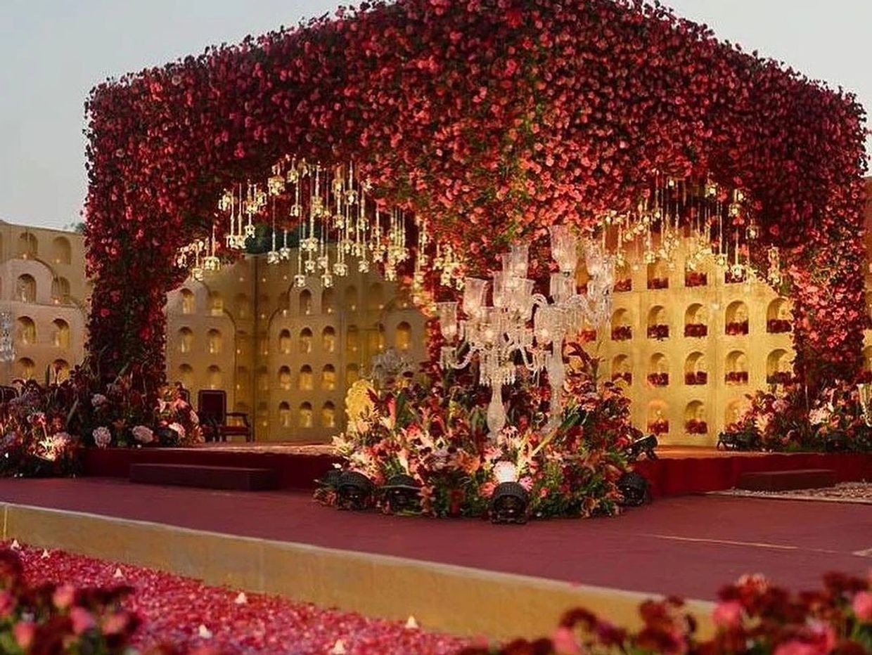 Indian Wedding Manavarai, or a South East Asian wedding platform with Indian Wedding Flowers