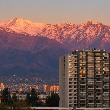 Vista de Santiago desde el departamento MillarStays cercano a Santander Arena y Parque O’Higgins