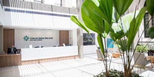 Recepção moderna da Casa de Saúde São José.