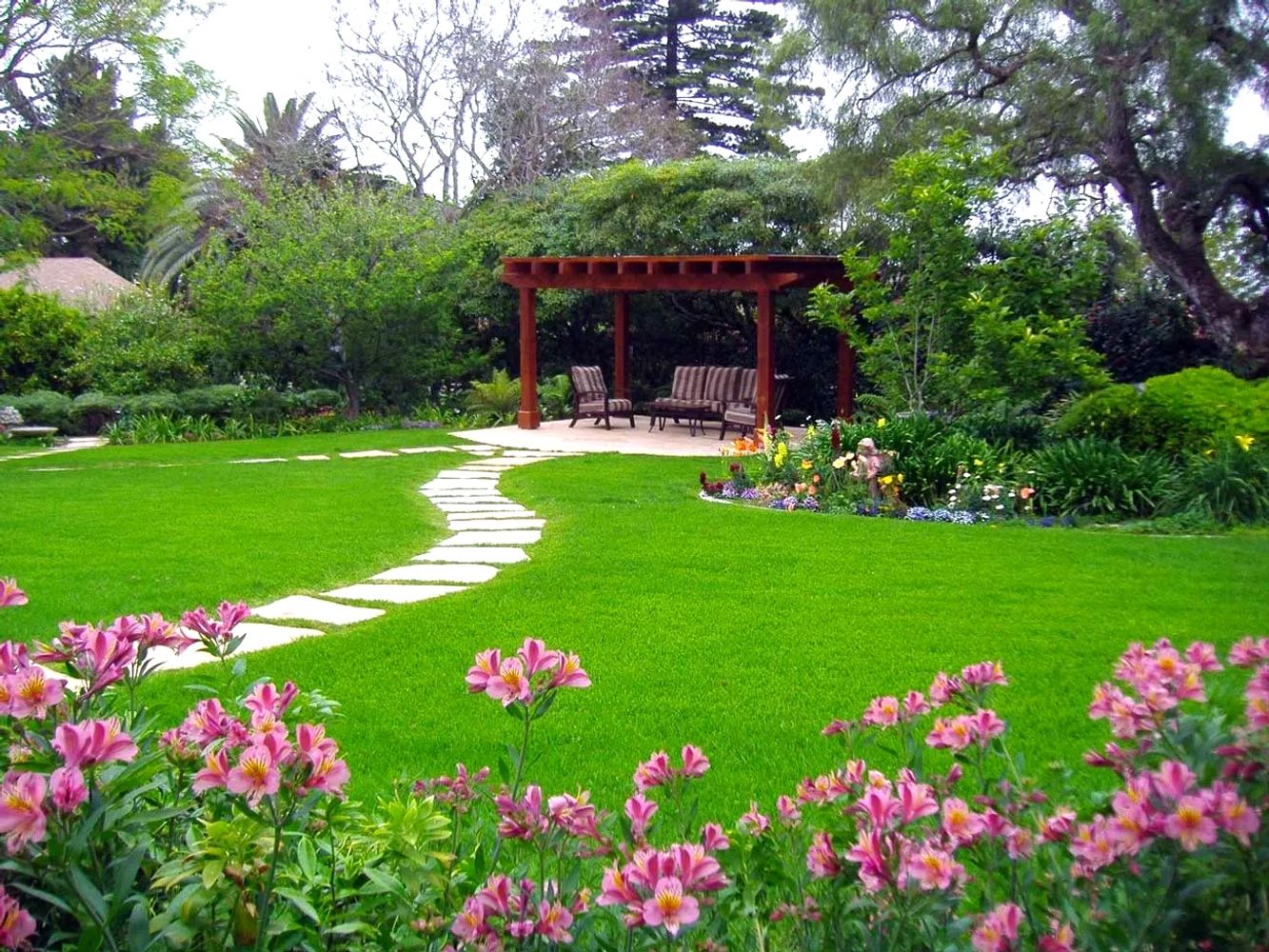 Landscape Designer San Diego. Pergola, patio, grassy area, flowerbeds.