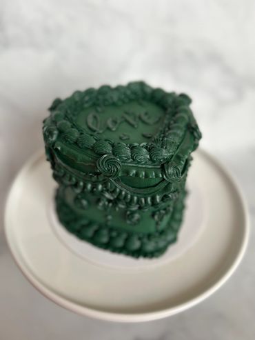 Deep green vintage heart cake. 