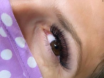 Eyelash extensions 