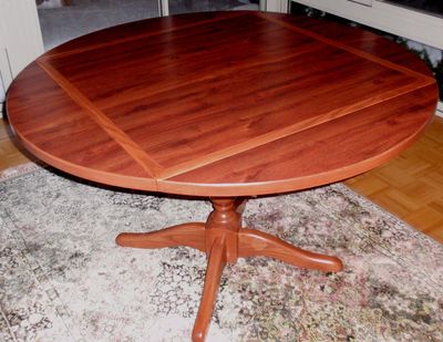 A Laminate Expandable Tops on a Turned Maple Pedestal Base.  Expand from Square to Round