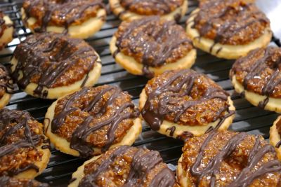 Caramel and chocolate drizzled cookies – Medible Delights, Lewiston, Maine
