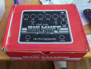 Electro-Harmonix EHX Deluxe Big Muff Pi Guitar Fuzz/Distortion Pedal , Box