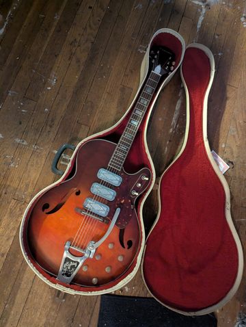 #silvertoneguitars, #vintageguitars, #harmonyrocket, 