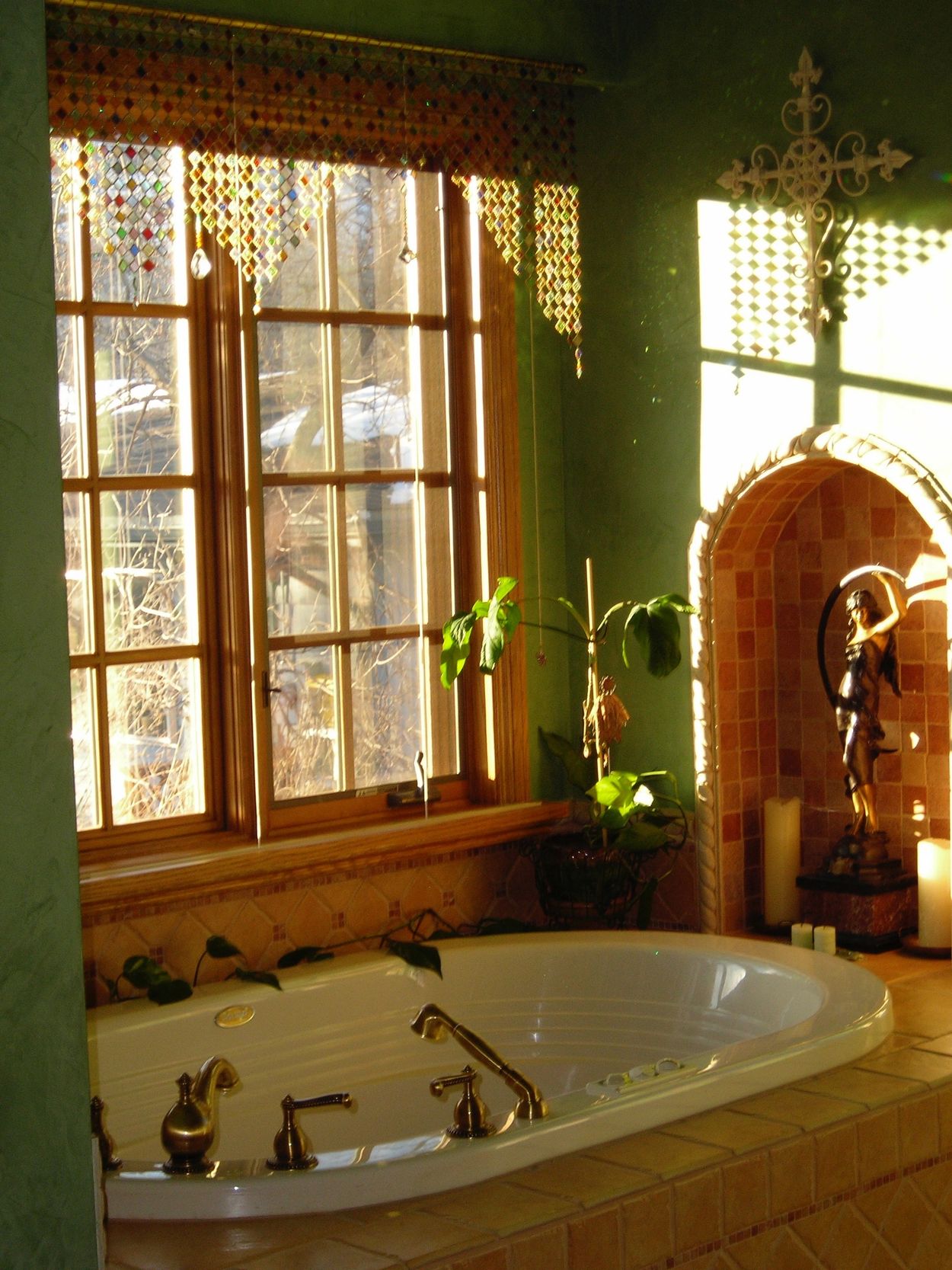 "Tara's Tiles," glass curtain in situ.