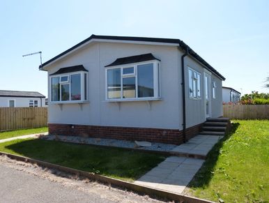Two bedroom park home for sale in Penwithick, St Austell, Cornwall, PL26