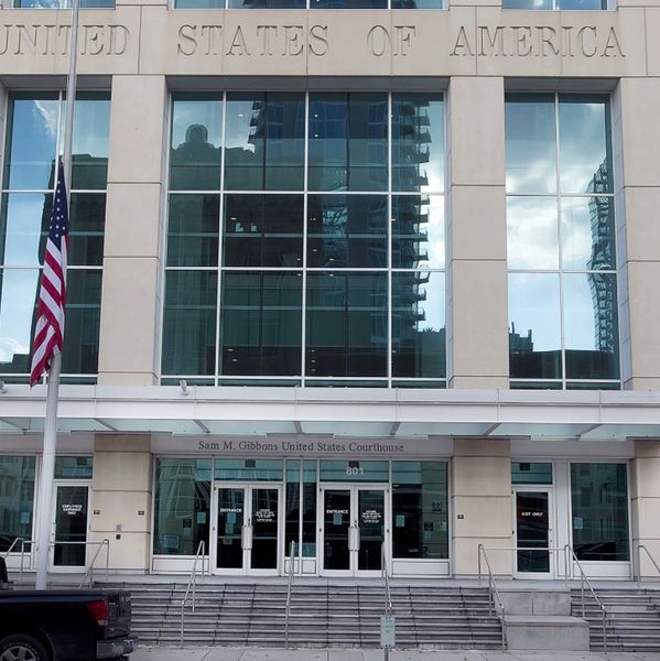 Front entrance of a United States courthouse.