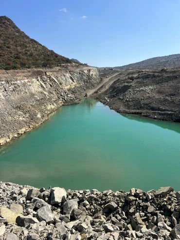 Dewatering strategy for a large opencast mine. How much flow was needed to empty the dam?