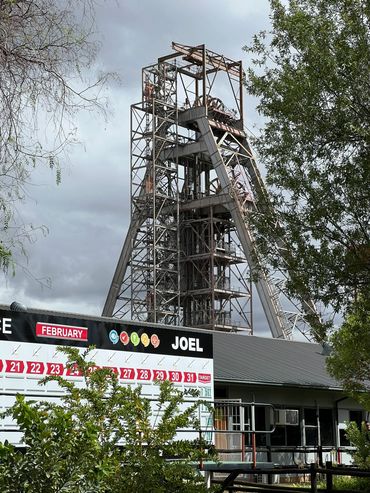 Analysis of compressed air and service water systems for a large South African gold mine. 