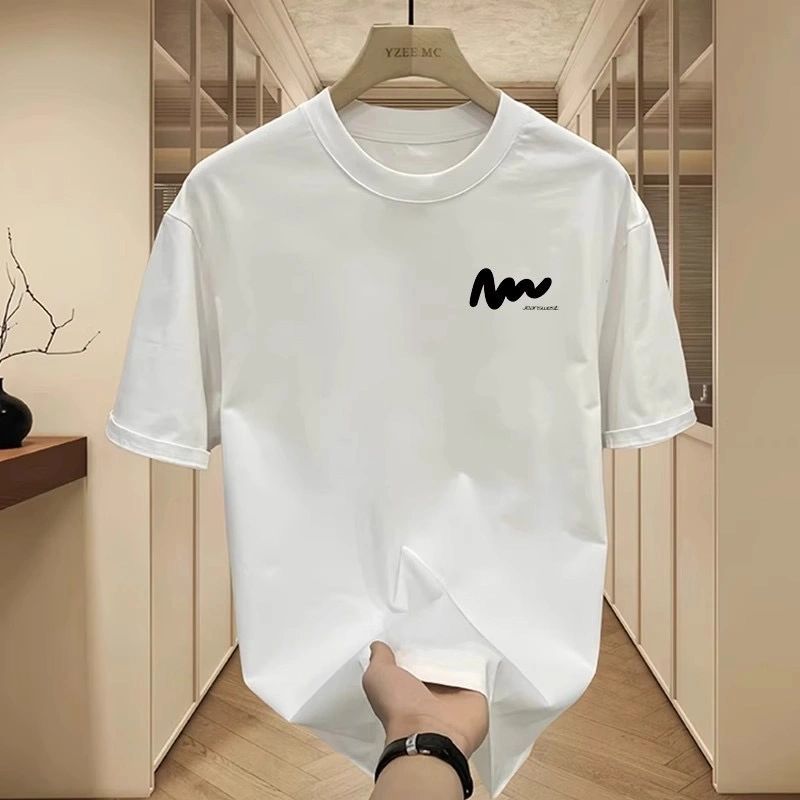 Oversized/unisex crew-neck T-shirt with short sleeves.