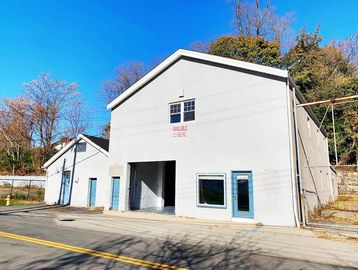 42 River St Sleepy Hollow, NY 10591
Mixed use property in the Riverfront
Include's 3,000 SF loft sty